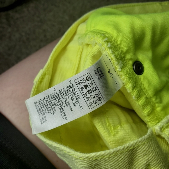 Forever 21 Bright Yellow Studded Distressed Jean Shorts Bootie Shorts Size 26 - Picture 7 of 16